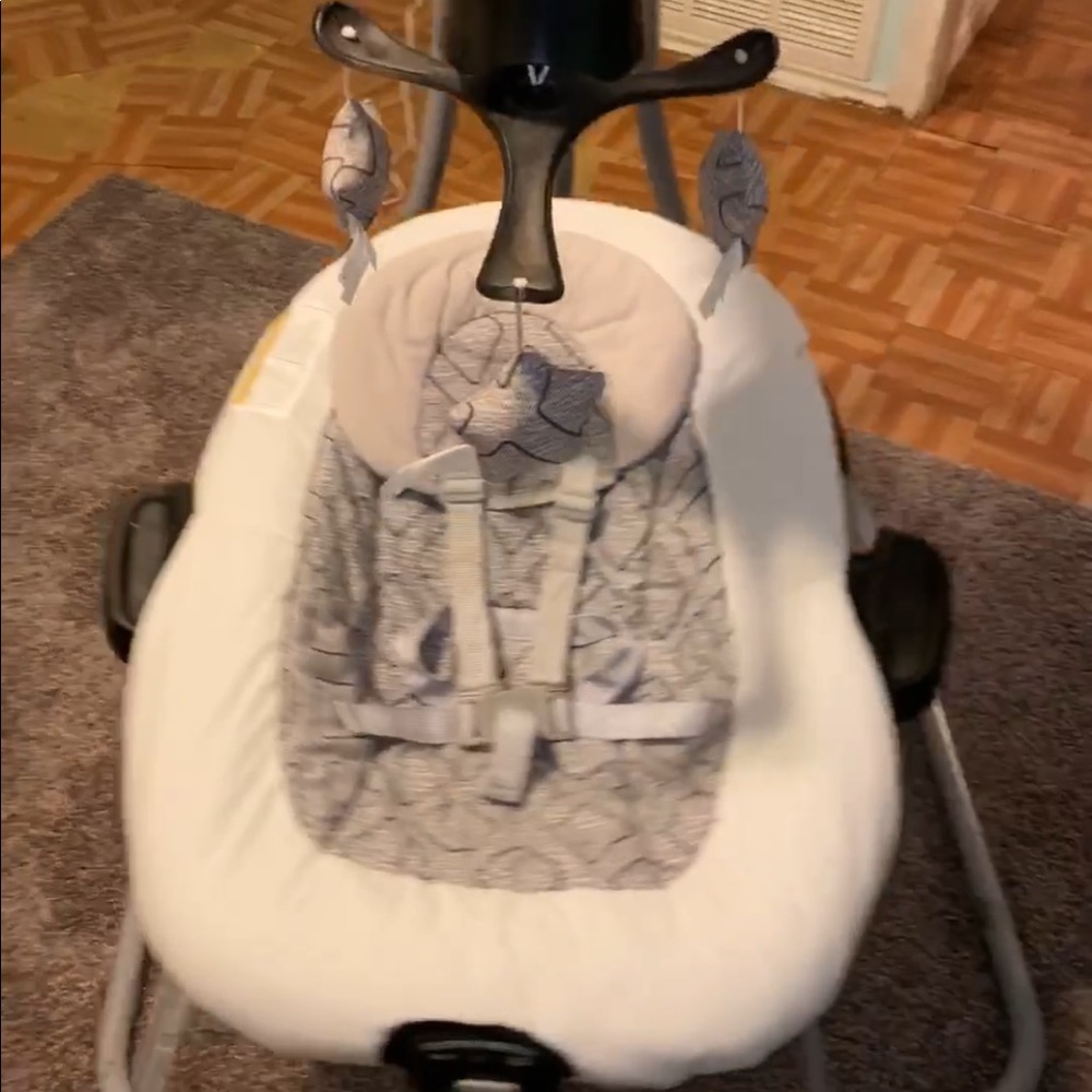 Baby swing/bouncer